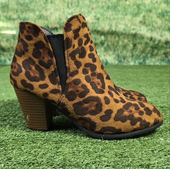 SIMPLY SOUTHERN | 147258 LEOPARD HEELED ANKLE CHELSEA BOOTIES - Picture 3 of 16